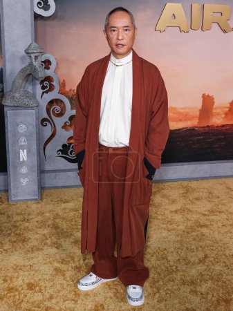 Téléchargez les photos : Ken Leung arrive à la première mondiale de "Avatar : The Last Airbender" saison 1 de Netflix au théâtre égyptien Hollywood le 15 février 2024 à Hollywood, Los Angeles, Californie, États-Unis. - en image libre de droit