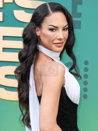 Photo for Amanza Smith arrives at the 49th Annual People's Choice Awards 2024 held at The Barker Hangar on February 18, 2024 in Santa Monica, Los Angeles, California, United States. - Royalty Free Image
