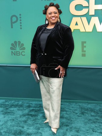 Photo for Chandra Wilson arrives at the 49th Annual People's Choice Awards 2024 held at The Barker Hangar on February 18, 2024 in Santa Monica, Los Angeles, California, United States. - Royalty Free Image