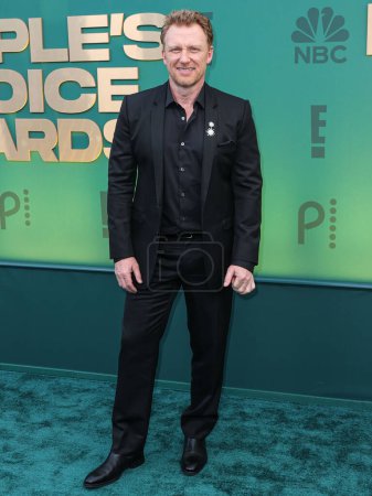 Photo for Kevin McKidd arrives at the 49th Annual People's Choice Awards 2024 held at The Barker Hangar on February 18, 2024 in Santa Monica, Los Angeles, California, United States. - Royalty Free Image