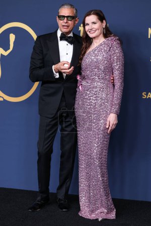 Téléchargez les photos : Jeff Goldblum et Geena Davis posent dans la salle de presse lors de la 30e cérémonie annuelle des Screen Actors Guild Awards au Shrine Auditorium and Expo Hall le 24 février 2024 à Los Angeles, Californie, États-Unis. - en image libre de droit