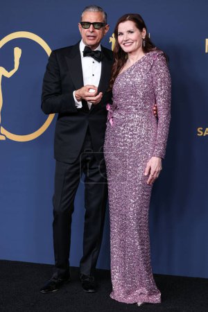 Foto de Jeff Goldblum y Geena Davis posan en la sala de prensa en los 30º Premios Anuales del Gremio de Actores de Pantalla celebrados en el Shrine Auditorium and Expo Hall el 24 de febrero de 2024 en Los Ángeles, California, Estados Unidos. - Imagen libre de derechos