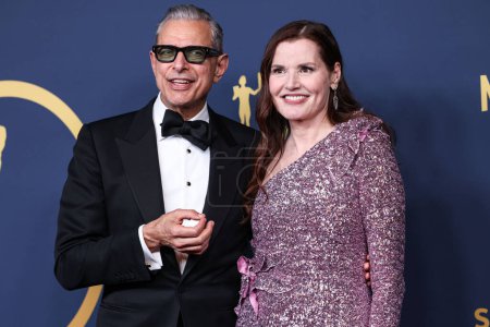 Foto de Jeff Goldblum y Geena Davis posan en la sala de prensa en los 30º Premios Anuales del Gremio de Actores de Pantalla celebrados en el Shrine Auditorium and Expo Hall el 24 de febrero de 2024 en Los Ángeles, California, Estados Unidos. - Imagen libre de derechos