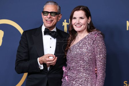 Photo for Jeff Goldblum and Geena Davis pose in the press room at the 30th Annual Screen Actors Guild Awards held at the Shrine Auditorium and Expo Hall on February 24, 2024 in Los Angeles, California, United States. - Royalty Free Image
