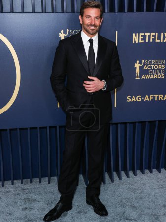 Téléchargez les photos : Bradley Cooper portant Louis Vuitton arrive à la 30e cérémonie annuelle des Screen Actors Guild Awards au Shrine Auditorium and Expo Hall le 24 février 2024 à Los Angeles, Californie, États-Unis. - en image libre de droit