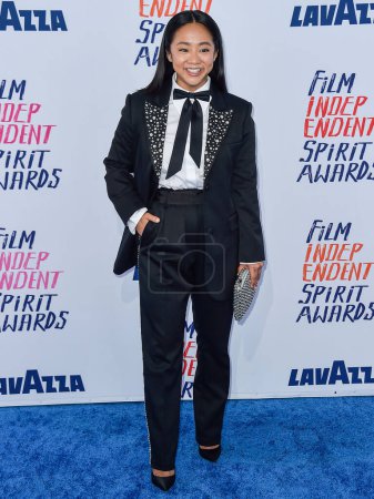 Téléchargez les photos : Stephanie Hsu arrive aux 2024 Film Independent Spirit Awards (39e Annual Film Independent Spirit Awards) qui se tiennent à Santa Monica Beach le 25 février 2024 à Santa Monica, Los Angeles, Californie, États-Unis. - en image libre de droit