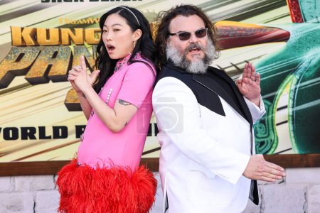 Téléchargez les photos : Awkwafina et Jack Black arrivent à la première mondiale de DreamWorks Animation And Universal Pictures '' Kung Fu Panda 4 'tenue à AMC The Grove 14 le 3 mars 2024 à Los Angeles, Californie, États-Unis. - en image libre de droit