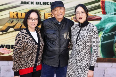 Téléchargez les photos : Susan Hong, James Hong et April Hong arrivent à la première mondiale de DreamWorks Animation And Universal Pictures '' Kung Fu Panda 4 'tenue à AMC The Grove 14 le 3 mars 2024 à Los Angeles, Californie, États-Unis. - en image libre de droit