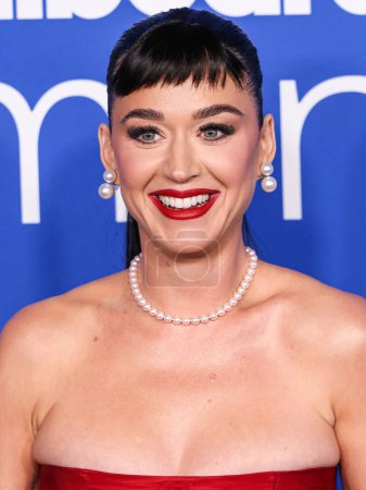 Foto de Katy Perry llega al Billboard Women In Music 2024 celebrado en el YouTube Theater en el SoFi Stadium el 6 de marzo de 2024 en Inglewood, Los Ángeles, California, Estados Unidos. - Imagen libre de derechos