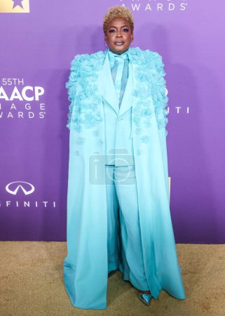 Photo for Aunjanue Ellis-Taylor arrives at the 55th Annual NAACP Image Awards held at the Shrine Auditorium and Expo Hall on March 16, 2024 in Los Angeles, California, United States. - Royalty Free Image
