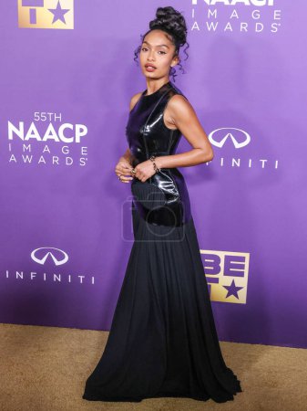Téléchargez les photos : Yara Shahidi arrive à la 55e édition annuelle des NAACP Image Awards qui se tient au Shrine Auditorium and Expo Hall le 16 mars 2024 à Los Angeles, Californie, États-Unis. - en image libre de droit