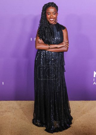 Foto de Amanda Gorman llega a la 55ª edición de los Premios NAACP Image Awards celebrados en el Shrine Auditorium and Expo Hall el 16 de marzo de 2024 en Los Ángeles, California, Estados Unidos. - Imagen libre de derechos