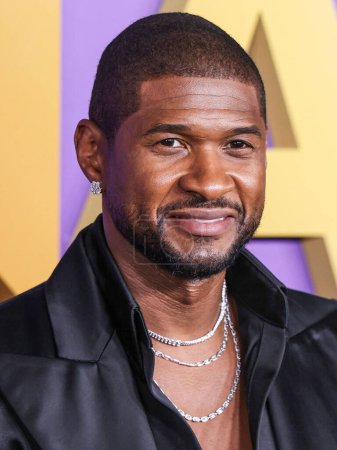 Foto de Usher Raymond IV llega a la 55ª edición de los Premios NAACP Image Awards celebrados en el Shrine Auditorium and Expo Hall el 16 de marzo de 2024 en Los Ángeles, California, Estados Unidos. - Imagen libre de derechos