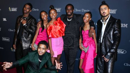 Téléchargez les photos : Diddy's Los Angeles and Miami Homes Raided by Federal Law Enforcement on Monday, March 25, 2024. BEVERLY HILLS, LOS ANGELES, CALIFORNIA, États-Unis : Christian Casey Combs, Jessie James Combs, Justin Dior Combs, Chance Combs - en image libre de droit