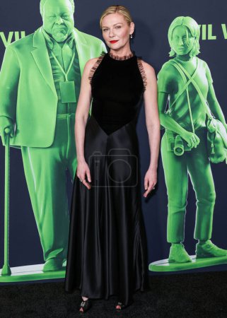 Téléchargez les photos : Kirsten Dunst arrive au Los Angeles Special Screening Of A24 's' Civil War 'qui a eu lieu au Academy Museum of Motion Pictures le 2 avril 2024 à Los Angeles, Californie, États-Unis. - en image libre de droit