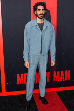 Foto de Dev Patel llega al estreno en Los Ángeles de Universal Pictures 'Monkey Man' celebrado en el TCL Chinese Theatre IMAX el 3 de abril de 2024 en Hollywood, Los Ángeles, California, Estados Unidos. - Imagen libre de derechos