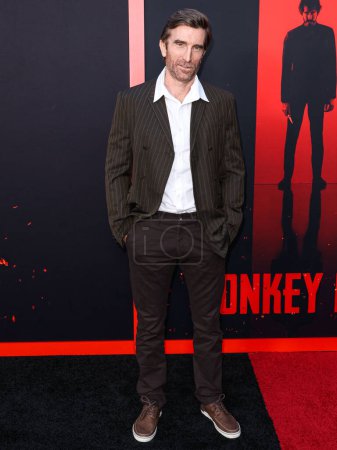 Foto de Sharlto Copley llega al estreno de Universal Pictures 'Monkey Man' celebrado en el TCL Chinese Theatre IMAX el 3 de abril de 2024 en Hollywood, Los Ángeles, California, Estados Unidos. - Imagen libre de derechos