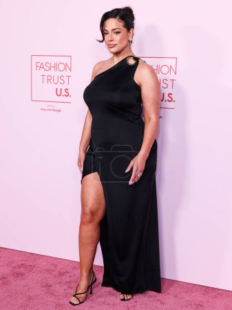 Téléchargez les photos : Ashley Graham arrive au Fashion Trust U.S. Prix 2024 dans une résidence privée le 9 avril 2024 à Beverly Hills, Los Angeles, Californie, États-Unis. - en image libre de droit