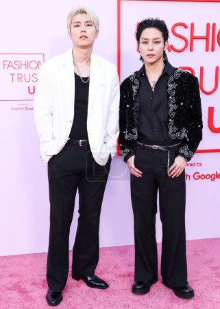 Foto de Jaehyung y Woosung de The Rose llegan al Fashion Trust de EE.UU. Premios 2024 celebrados en una Residencia Privada el 9 de abril de 2024 en Beverly Hills, Los Ángeles, California, Estados Unidos. - Imagen libre de derechos