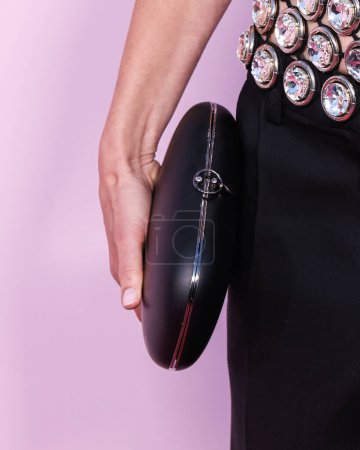 Téléchargez les photos : Pochette sac de Jessica Biel arrive à la Fashion Trust États-Unis Prix 2024 dans une résidence privée le 9 avril 2024 à Beverly Hills, Los Angeles, Californie, États-Unis. - en image libre de droit