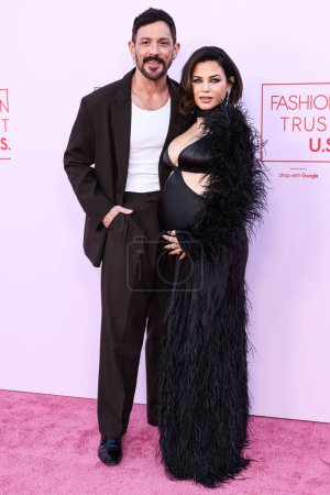 Foto de Steve Kazee y su novia Jenna Dewan llegan al Fashion Trust U.S. Premios 2024 celebrados en una Residencia Privada el 9 de abril de 2024 en Beverly Hills, Los Ángeles, California, Estados Unidos. - Imagen libre de derechos