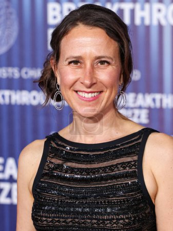 Foto de Anne Wojcicki llega a la 10ª Ceremonia Anual del Premio Breakthrough celebrada en el Academy Museum of Motion Pictures el 13 de abril de 2024 en Los Ángeles, California, Estados Unidos. - Imagen libre de derechos