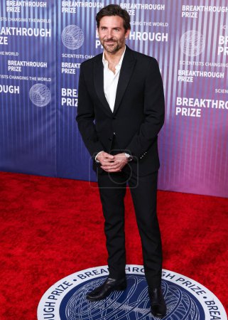 Téléchargez les photos : Bradley Cooper arrive à la 10e cérémonie annuelle de remise des prix Breakthrough qui s'est tenue au Academy Museum of Motion Pictures le 13 avril 2024 à Los Angeles, Californie, États-Unis. - en image libre de droit