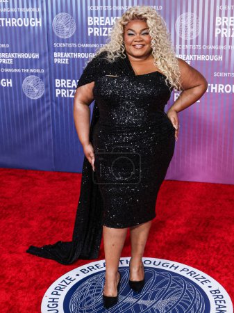 Photo for Da'Vine Joy Randolph arrives at the 10th Annual Breakthrough Prize Ceremony held at the Academy Museum of Motion Pictures on April 13, 2024 in Los Angeles, California, United States. - Royalty Free Image