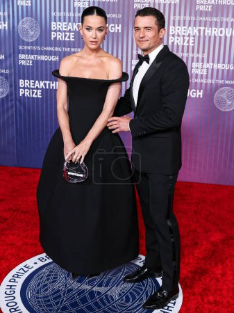Foto de Katy Perry y su esposo Orlando Bloom llegan a la 10ª Ceremonia Anual del Premio Breakthrough celebrada en el Academy Museum of Motion Pictures el 13 de abril de 2024 en Los Ángeles, California, Estados Unidos. - Imagen libre de derechos