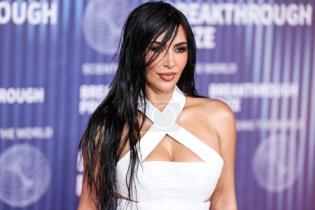Téléchargez les photos : Kim Kardashian arrive à la 10e cérémonie annuelle de remise des prix Breakthrough qui s'est tenue au Academy Museum of Motion Pictures le 13 avril 2024 à Los Angeles, Californie, États-Unis. - en image libre de droit