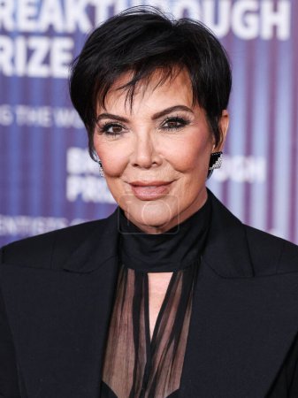 Téléchargez les photos : Kris Jenner arrive à la 10e cérémonie annuelle de remise des prix Breakthrough qui s'est tenue au Academy Museum of Motion Pictures le 13 avril 2024 à Los Angeles, Californie, États-Unis. - en image libre de droit