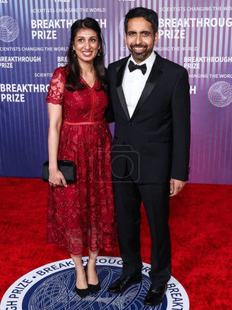 Téléchargez les photos : Umaima Marvi et son mari Salman Khan arrivent à la 10e cérémonie annuelle de remise des prix Breakthrough qui s'est tenue au Academy Museum of Motion Pictures le 13 avril 2024 à Los Angeles, Californie, États-Unis. - en image libre de droit