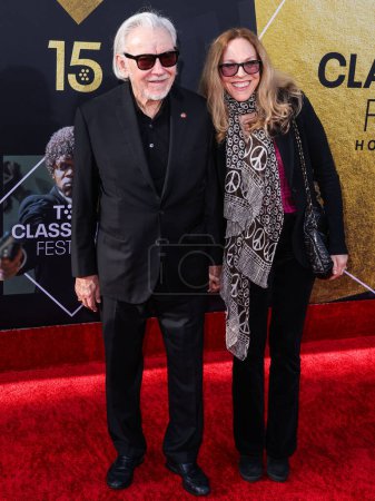 Foto de Harvey Keitel y su esposa Daphna Kastner llegan al 15º Festival Anual de Cine Clásico TCM 2024 Noche de Apertura y 30 Aniversario Presentación de la 'Pulp Fiction' de Miramax celebrada en el Teatro Chino TCL el 18 de abril de 2024 en Hollywood, Los Ángeles - Imagen libre de derechos