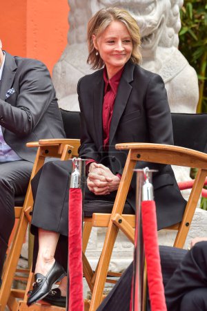 Foto de Jodie Foster asiste al 15º Festival Anual de Cine Clásico de TCM 2024 - TCM organiza una ceremonia de huella y huella en honor a Jodie Foster celebrada en el TCL Chinese Theatre IMAX Forecourt el 19 de abril de 2024 en Hollywood, Los Ángeles, California - Imagen libre de derechos