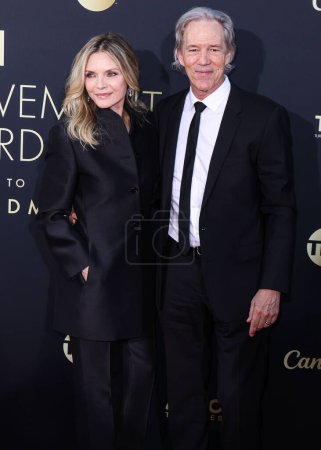 Téléchargez les photos : Michelle Pfeiffer et son mari David E. Kelley arrivent au 49e gala annuel de remise des prix AFI (American Film Institute) Hommage à Nicole Kidman au Dolby Theatre le 27 avril 2024 à Hollywood, Los Angeles, Californie - en image libre de droit