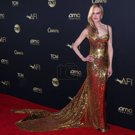 Téléchargez les photos : Nicole Kidman portant Balenciaga arrive à la 49e édition annuelle du gala de remise des prix AFI (American Film Institute) Hommage à Nicole Kidman au Dolby Theatre le 27 avril 2024 à Hollywood, Los Angeles, Californie, États-Unis - en image libre de droit