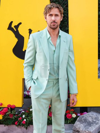 Foto de Ryan Gosling vistiendo un traje de Gucci llega al estreno de Universal Pictures 'The Fall Guy' celebrado en el Dolby Theatre el 30 de abril de 2024 en Hollywood, Los Ángeles, California, Estados Unidos. - Imagen libre de derechos