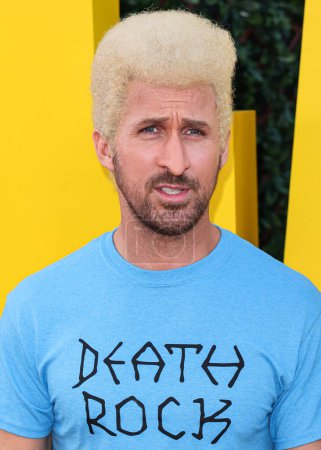Téléchargez les photos : Ryan Gosling dressed as Beavis from Beavis and Butt-Head arrives at the Los Angeles Premiere Of Universal Pictures' 'The Fall Guy' held at the Dolby Theatre on April 30, 2024 in Hollywood, Los Angeles, California, United States. - en image libre de droit