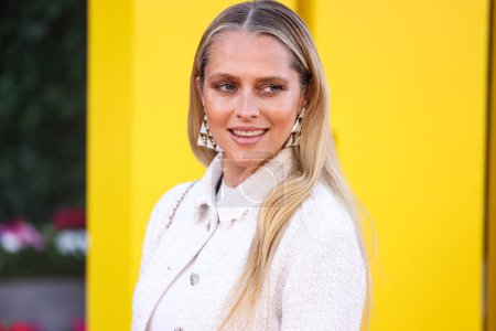 Foto de Teresa Palmer wearing an outfit by Chanel arrives at the Los Angeles Premiere Of Universal Pictures' 'The Fall Guy' held at the Dolby Theatre on April 30, 2024 in Hollywood, Los Angeles, California, United States. - Imagen libre de derechos