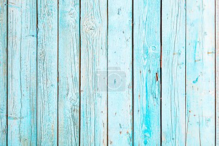 Téléchargez les photos : Gros plan d'une texture de panneau en bois - Vieux fond de planche en bois peint dans des tons bleu clair - en image libre de droit