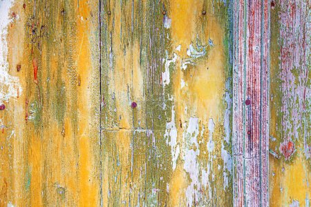 Téléchargez les photos : Gros plan d'une texture de panneau en bois - Vieux fond de panneau en bois peint dans de nombreuses couleurs - en image libre de droit
