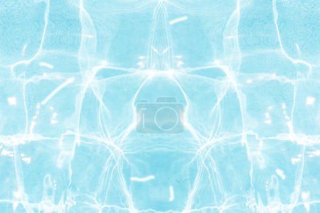 Weißes Wasser mit Wellen an der Oberfläche. Defocus verschwommen transparent weiß gefärbt klare ruhige Wasseroberfläche Textur mit Spritzern und Blasen. Wasserwellen mit leuchtendem Muster Textur Hintergrund.