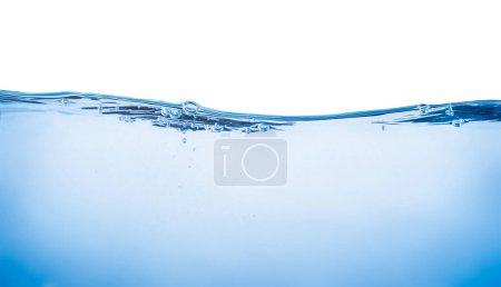 Foto de Ola de agua azul y burbujas aisladas sobre fondo blanco. superficie de agua azul con salpicaduras, olas y burbujas de aire para limpiar el agua potable. Se puede utilizar para el diseño gráfico, la edición, la colocación de productos - Imagen libre de derechos