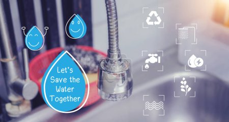 Foto de Concepto de ahorro de agua: El icono de gota de agua y el mensaje ayudan a ahorrar agua para el futuro. El agua es la vida, la fuente de todo lo que nos rodea. - Imagen libre de derechos