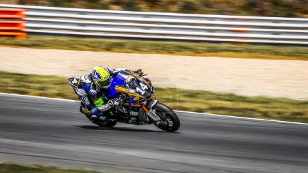 Téléchargez les photos : Oschersleben, Allemagne, le 09 juin 2019 : Yamaha YZF-R1 par MACO RACING Team concourt au Championnat du Monde FIM d'Endurance à Motorsport Arena - en image libre de droit