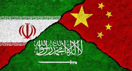 Téléchargez les photos : L'Arabie saoudite, l'Iran et la Chine drapeaux ensemble sur un fond texturé. Relations diplomatiques entre la Chine, l'Iran et l'Arabie saoudite. - en image libre de droit