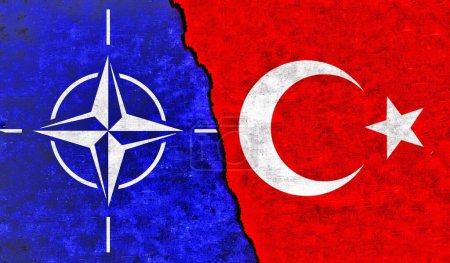 Téléchargez les photos : Turquie et drapeau de l'OTAN sur le mur avec fissure. Turquie et relations OTAN. OTAN vs Turquie - en image libre de droit