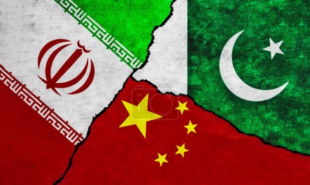 Téléchargez les photos : Drapeaux : Iran, Chine et Pakistan. La Chine, l'Iran et le Pakistan ont peint des drapeaux sur le mur avec du crack. Relations Chine, Pakistan et Iran - en image libre de droit