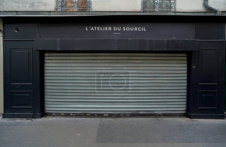 Photo for 03/03/2023 - facade parisienne typique , ancienne devanture commerciale , boutique francaise , modle de facade de magasin europeen - Royalty Free Image