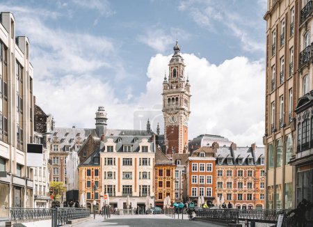 Vue sur la Grand Place de Lille Flandre France Generalle de Gaulle. Photo de haute qualité